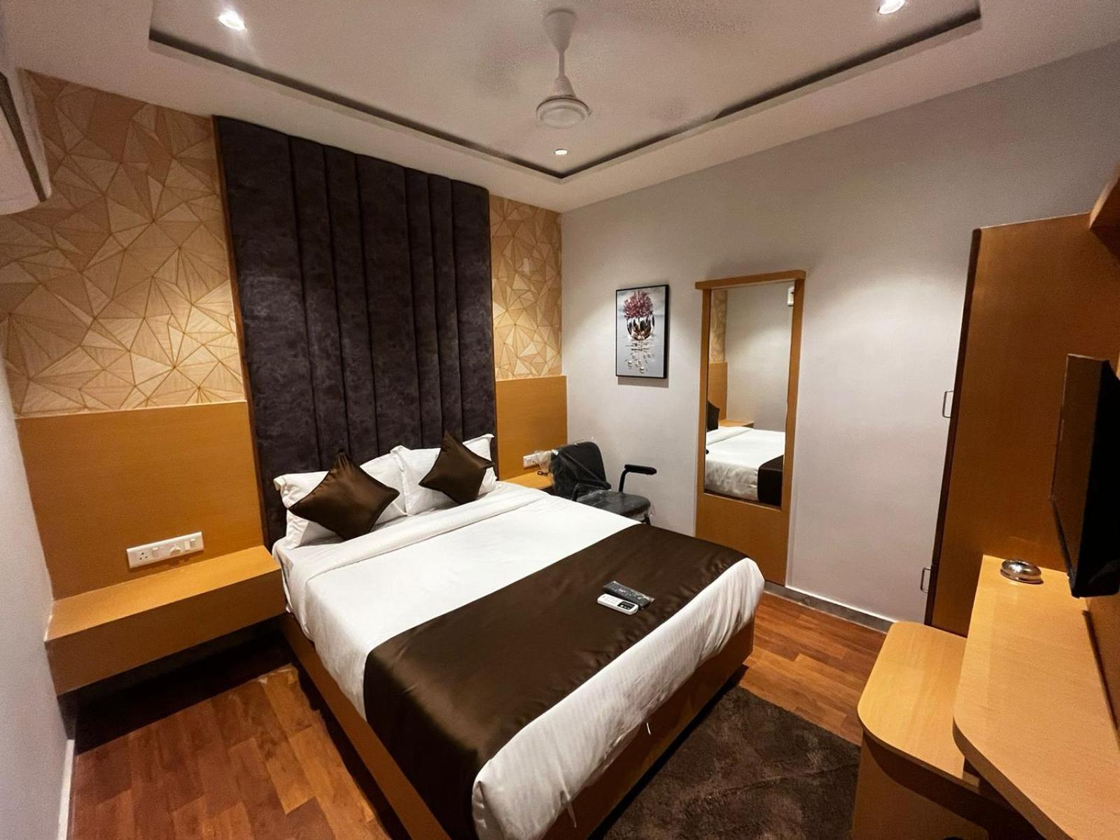 אחמדאבאד Hotel Phoniex חדר תמונה