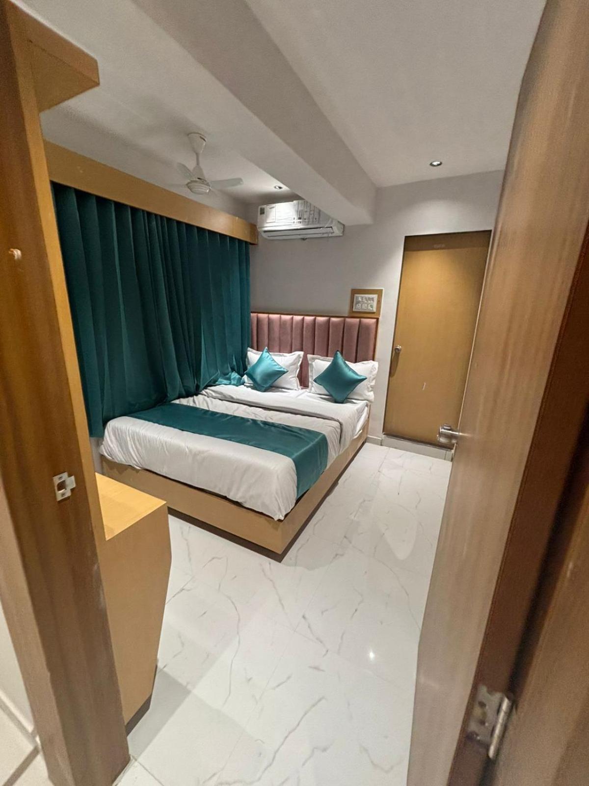 אחמדאבאד Hotel Phoniex מראה חיצוני תמונה
