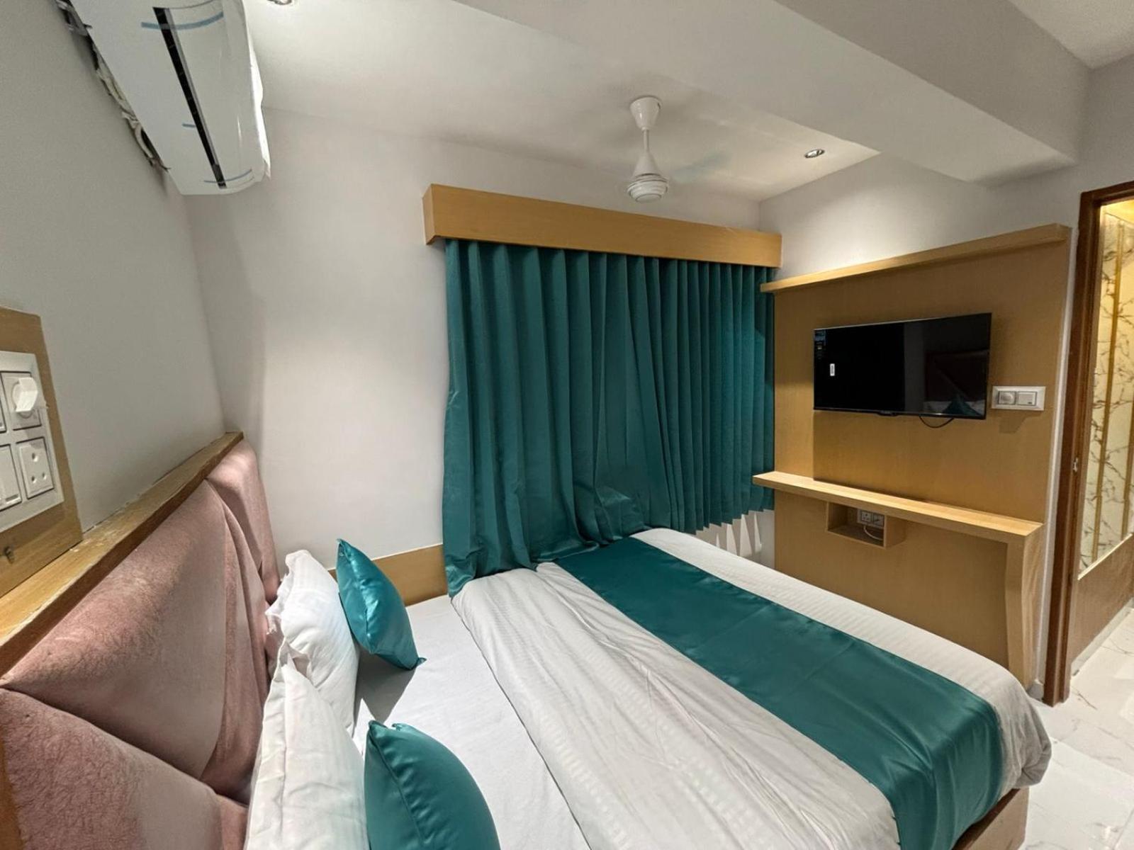 אחמדאבאד Hotel Phoniex מראה חיצוני תמונה