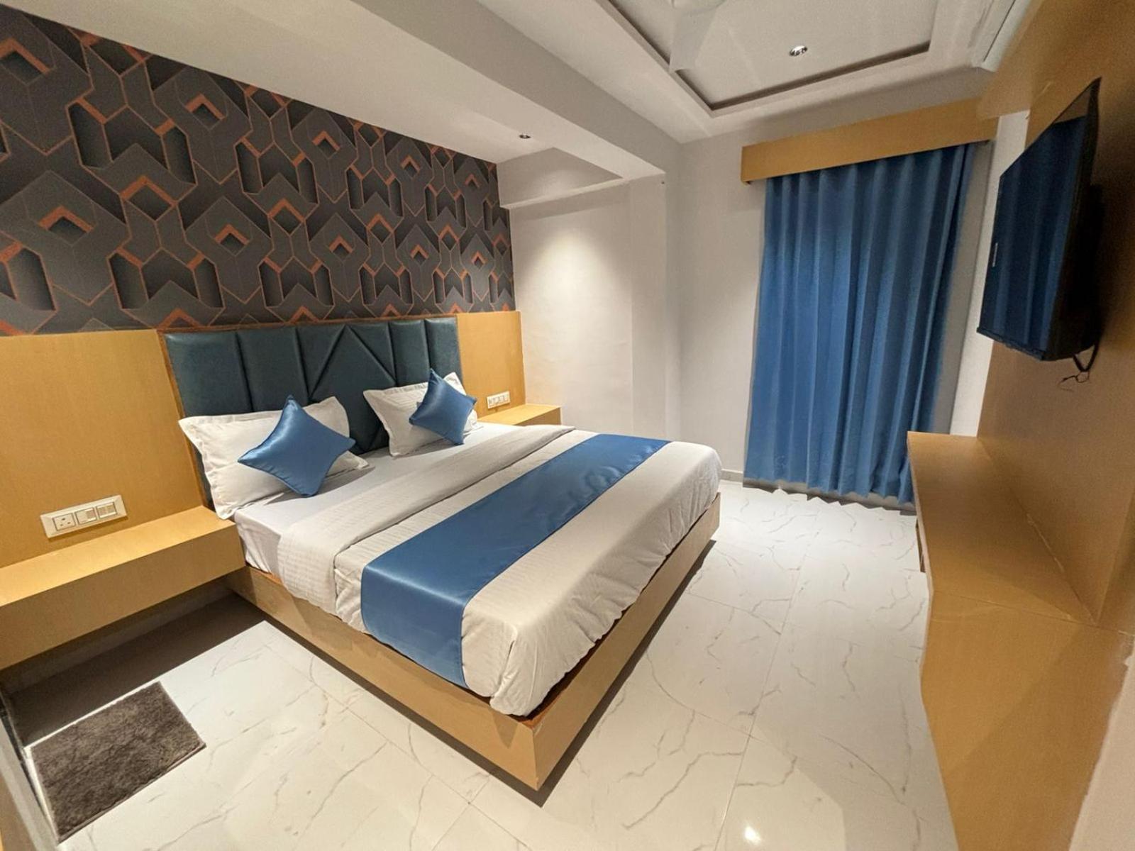 אחמדאבאד Hotel Phoniex מראה חיצוני תמונה